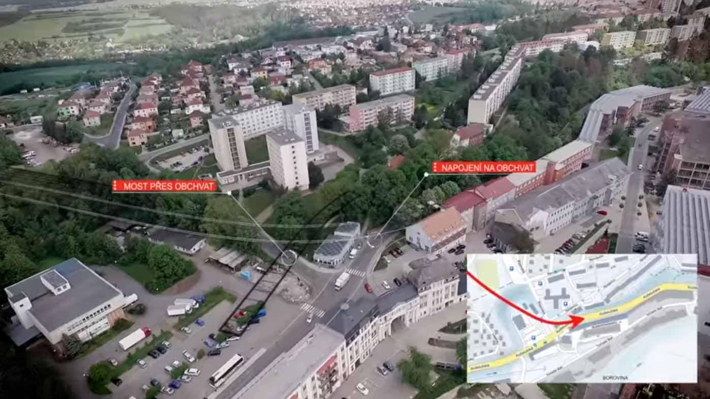 Ve vizualizaci průchvatu, kterou nechalo zpracovat město Třebíč, protihluková stěna chybí, ale "přebývá" tam most